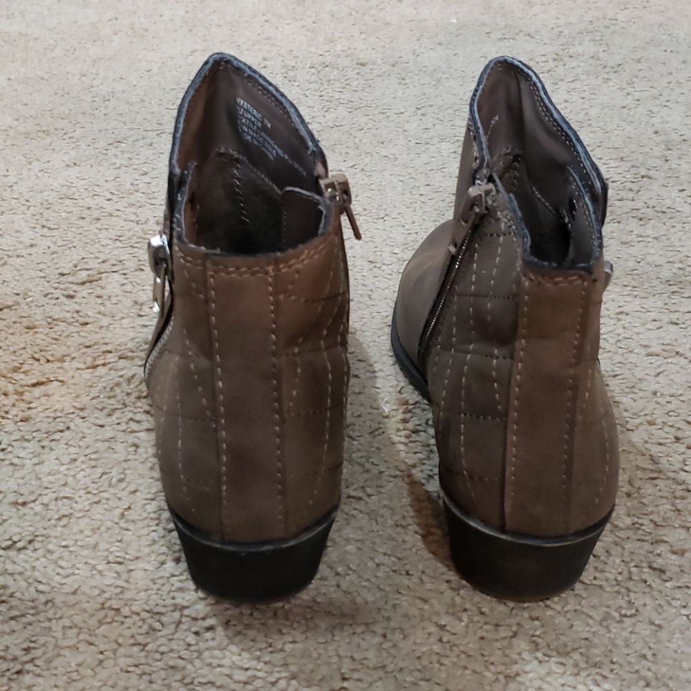 Shoes - Picture 4 of 4